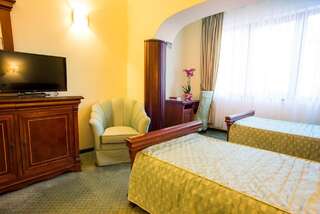 Отель Hotel Maria Ботошани Стандартный двухместный номер с 2 отдельными кроватями - 3*-1